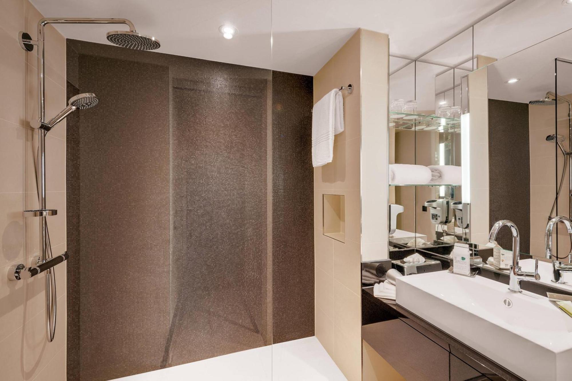 Hotel Courtyard By Marriott Zurich North Exterior foto